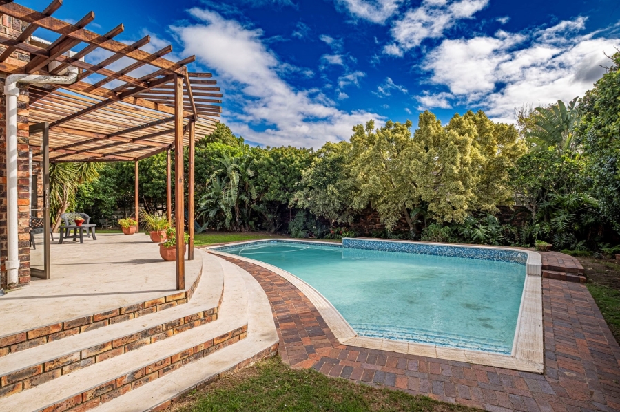 5 Bedroom Property for Sale in Summerstrand Eastern Cape